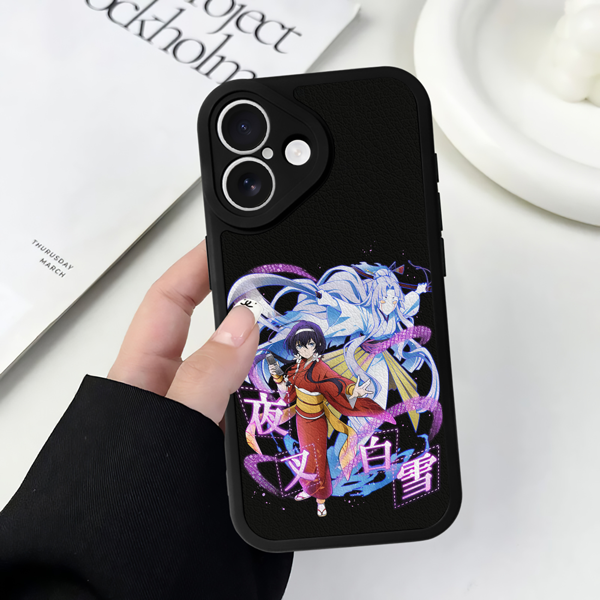 （画像用） 文豪ストレイドッグス Bungo Stray Dogs 【iPhone 16シリーズ対応】シリコンスマホケース（レザー調） 材質：シリコン